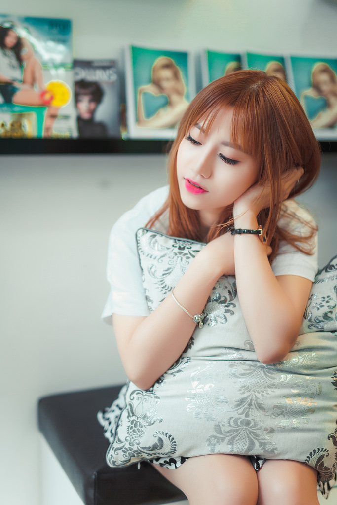 邻居少妇张开腿让我爽视频